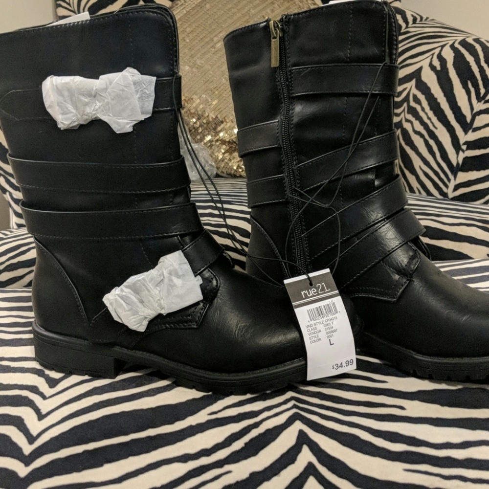 Combat boots